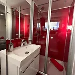 ספינת מלון Hafen Oase - 2 Hausboote, 2 Whirlpool, 1 Sauna, Wellness לברקוסן