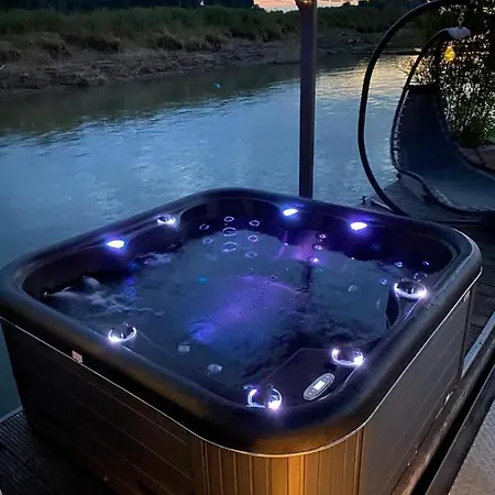 Botel Hafen Oase - 2 Hausboote, 2 Whirlpool, 1 Sauna, Wellness *