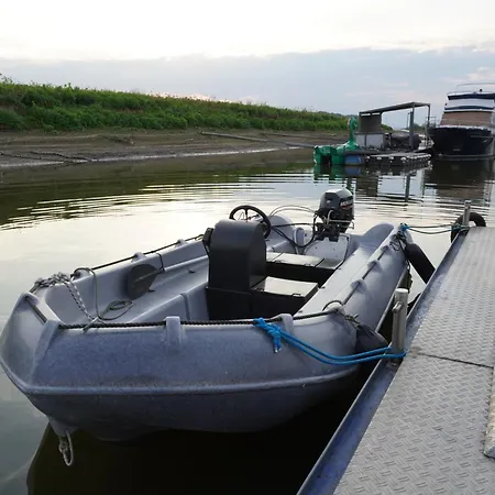 船上ホテル Hafen Oase - 2 Hausboote, 2 Whirlpool, 1 Sauna, Wellness