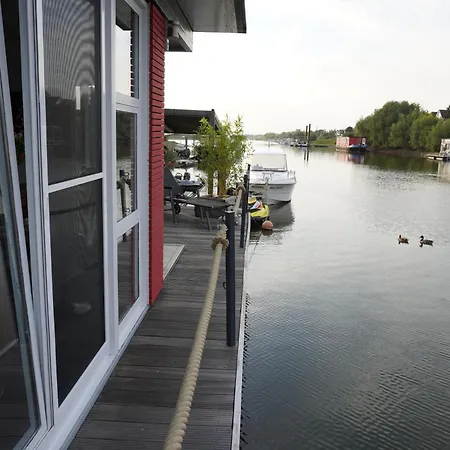 Hafen Oase - 2 Hausboote, 2 Whirlpool, 1 Sauna, Wellness レバークーゼン