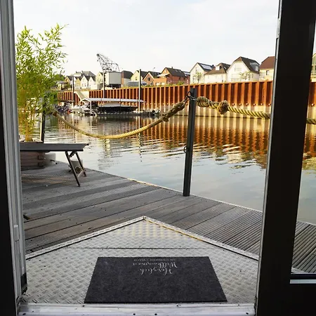 船上ホテル Hafen Oase - 2 Hausboote, 2 Whirlpool, 1 Sauna, Wellness *