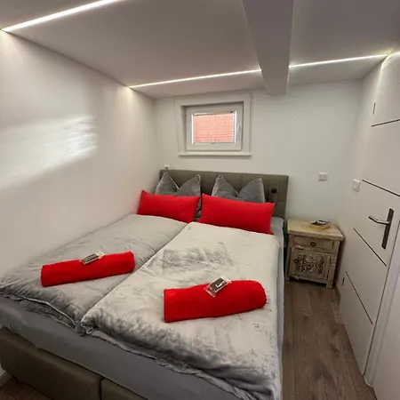 Botel Hafen Oase - 2 Hausboote, 2 Whirlpool, 1 Sauna, Wellness *