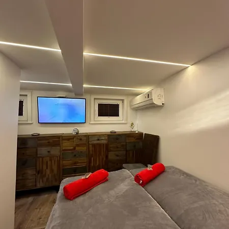 Bådhotel Hafen Oase - 2 Hausboote, 2 Whirlpool, 1 Sauna, Wellness *