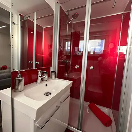 Botel Hafen Oase - 2 Hausboote, 2 Whirlpool, 1 Sauna, Wellness Leverkusen