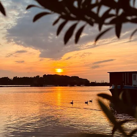 Hafen Oase - 2 Hausboote, 2 Whirlpool, 1 Sauna, Wellness Leverkusen
