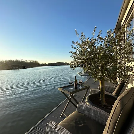 Botel Hafen Oase - 2 Hausboote, 2 Whirlpool, 1 Sauna, Wellness Leverkusen