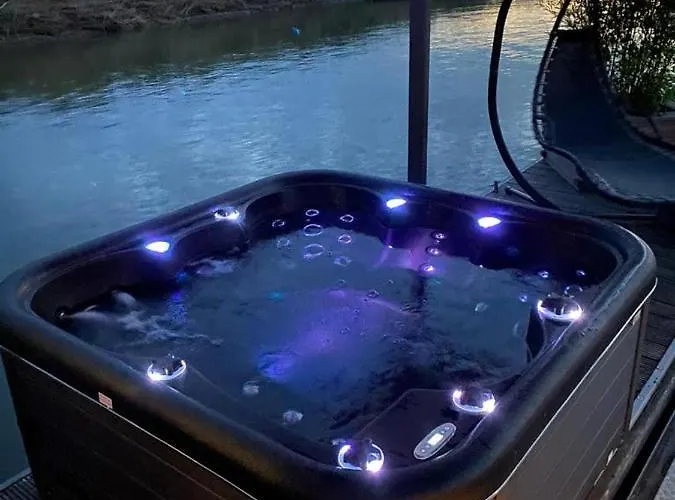 船上ホテル Hafen Oase - 2 Hausboote, 2 Whirlpool, 1 Sauna, Wellness *