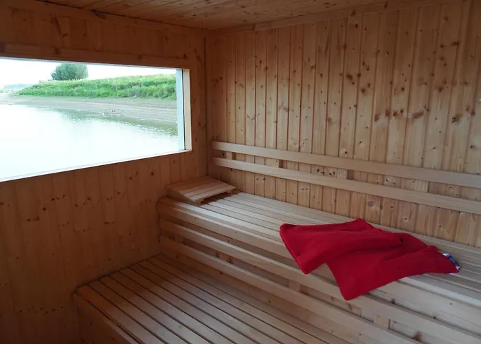 船上ホテル Hafen Oase - 2 Hausboote, 2 Whirlpool, 1 Sauna, Wellness *