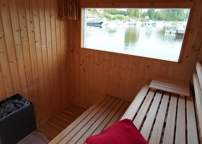 Hafen Oase - 2 Hausboote, 2 Whirlpool, 1 Sauna, Wellness レバークーゼン