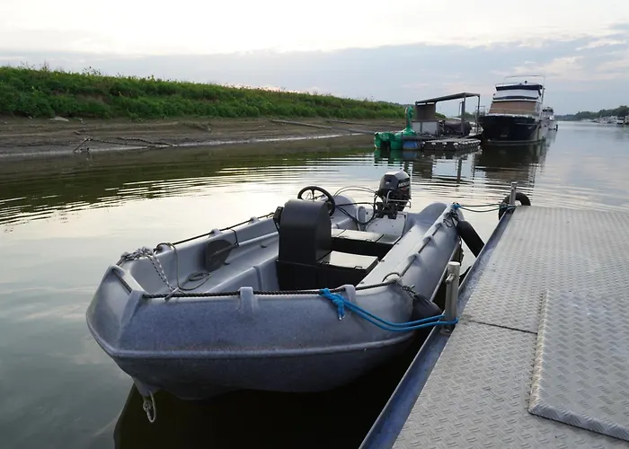 Ботель Hafen Oase - 2 Hausboote, 2 Whirlpool, 1 Sauna, Wellness