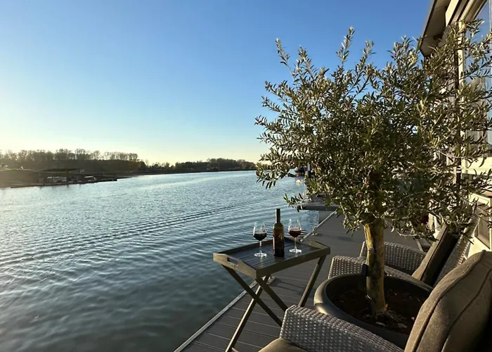 船上ホテル Hafen Oase - 2 Hausboote, 2 Whirlpool, 1 Sauna, Wellness レバークーゼン